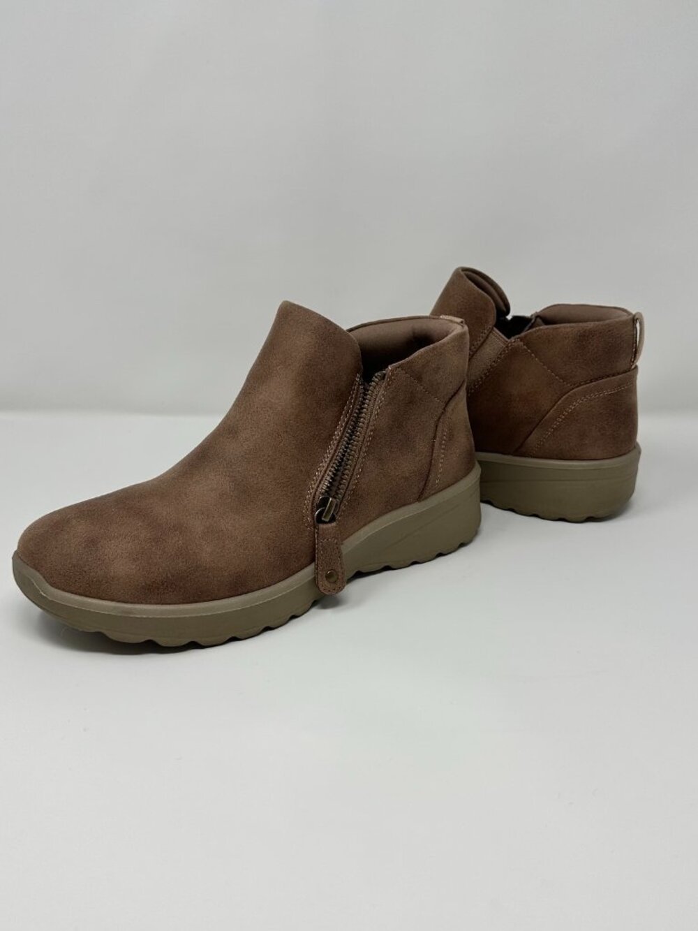 EUC Skechers Relaxed Fit Mushroom Brown Ankle Boots 158952 Memory Foam Size: 6.5